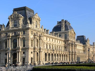 La pyramide du Louvre